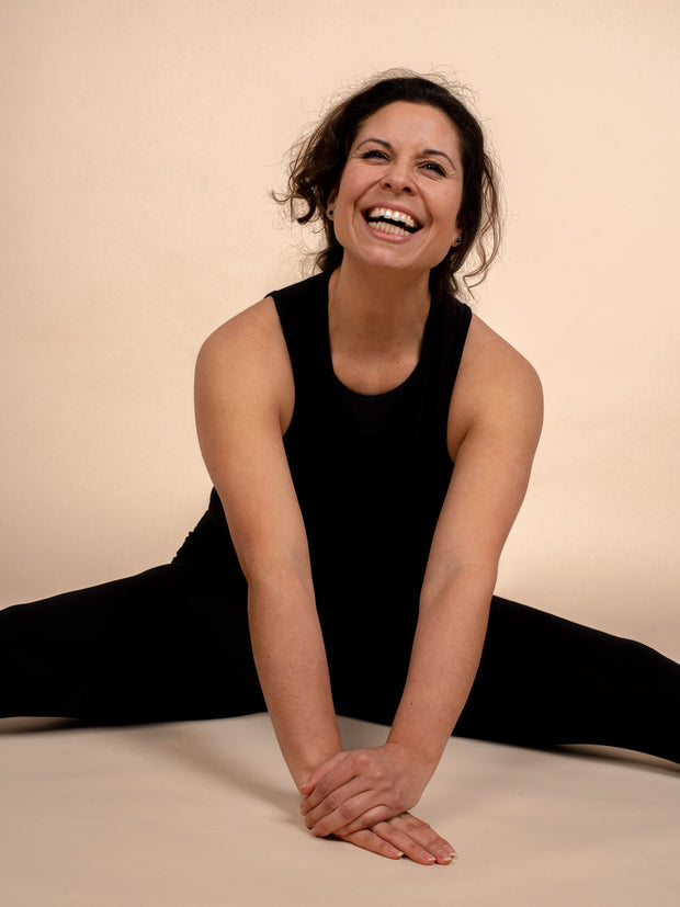 Gefion yoga top, black - flowcopenhagen.com