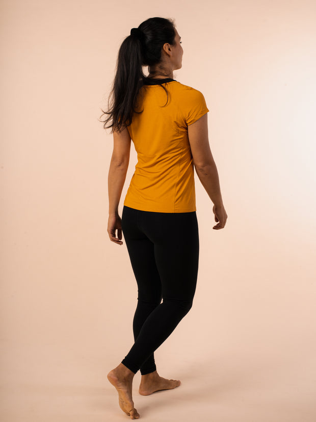 Skadi yoga t-shirt, honey - flowcopenhagen.com
